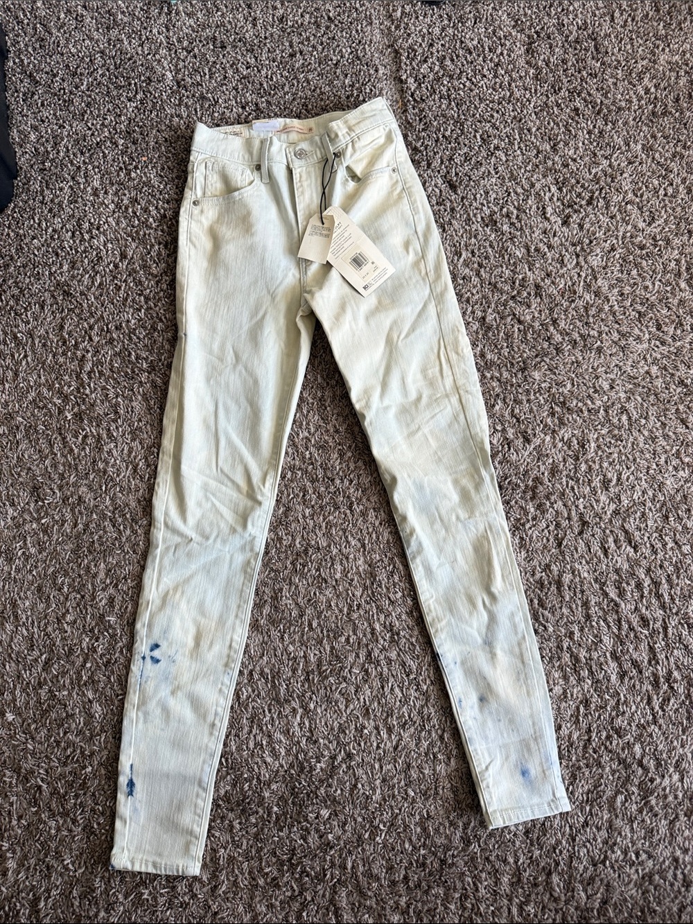 Levi's Skinny Jeans in Light Cream with Blue Accents
